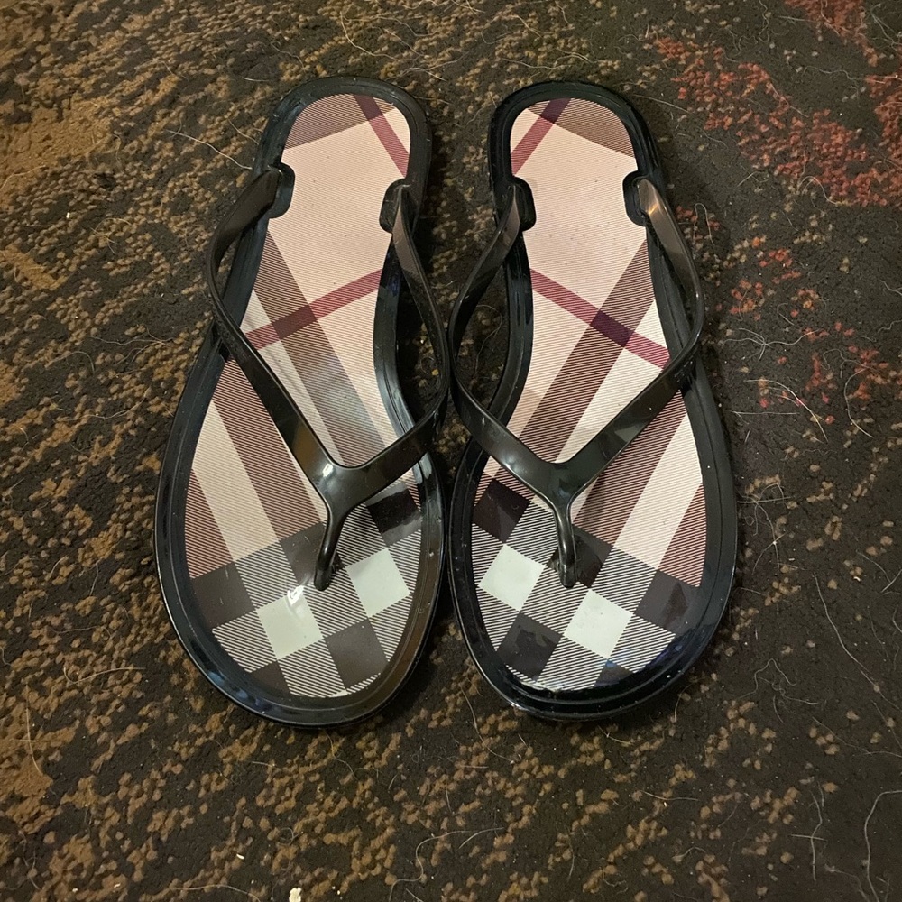 NWOT Burberry PVC flip flops
